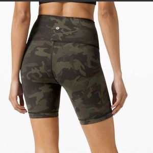 Lululemon Wunder Train Camo shorts 6”